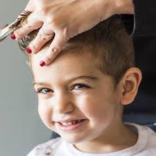 Jak zachęcić dziecko do wizyty u fryzjera?