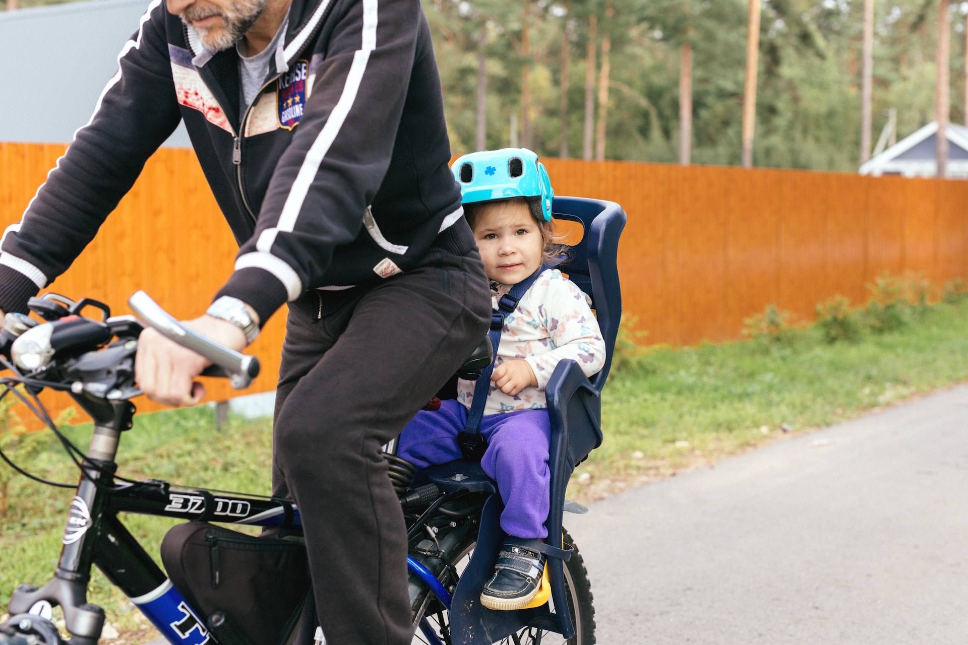 Wyprawa rowerowa z dzieckiem – co zrobić, by była bezpieczna?