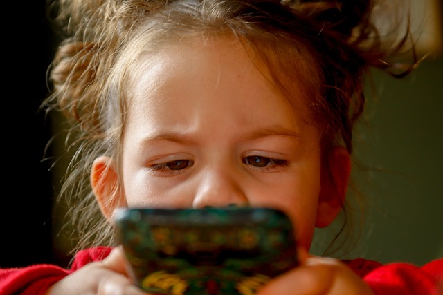 Blokada rodzicielska w telefonie dla bezpieczeństwa dziecka
