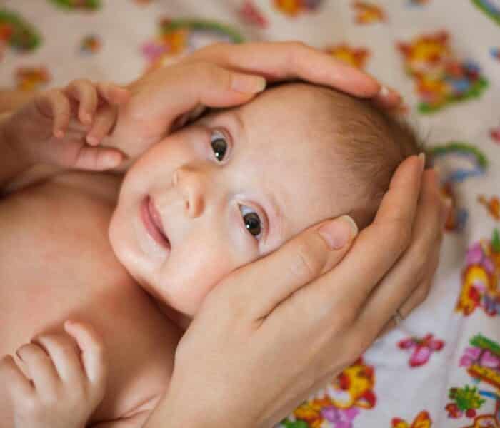 Podstawowe kosmetyki dla niemowląt – co warto mieć pod ręką?